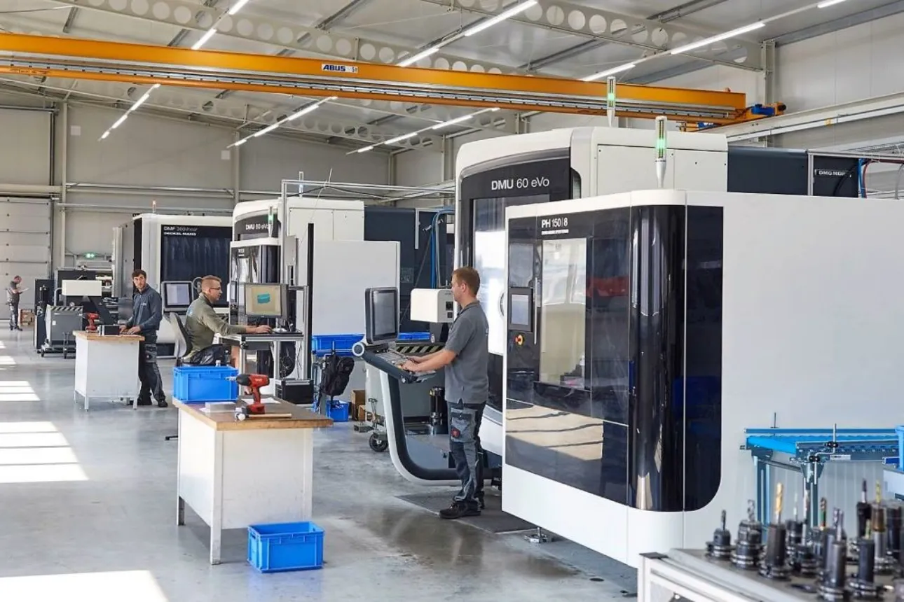 niklas-scholz-graphic-design-portfolio_aytec – slider 2