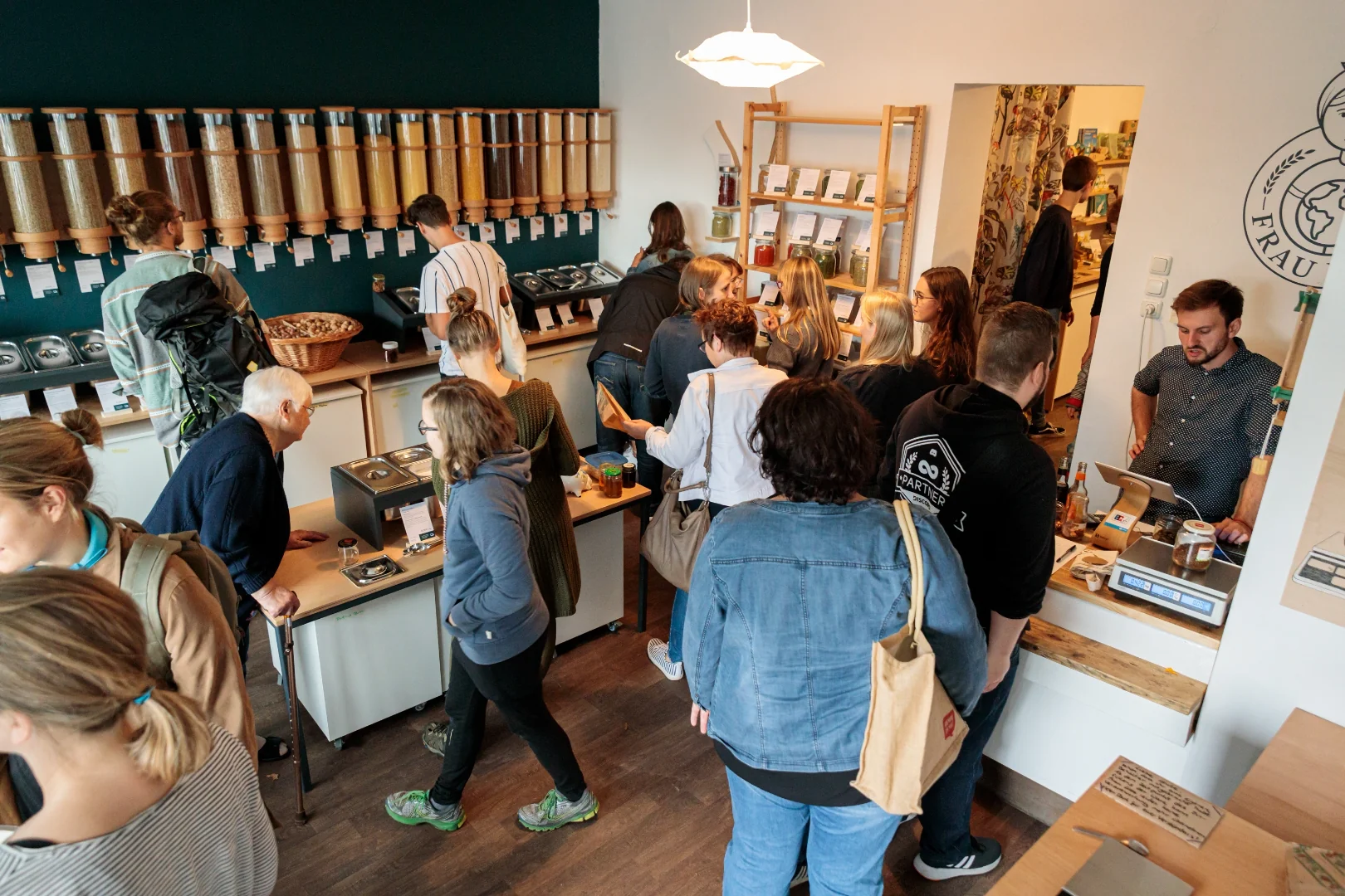 niklas-scholz-graphic-design-portfolio_frau lose_slider10