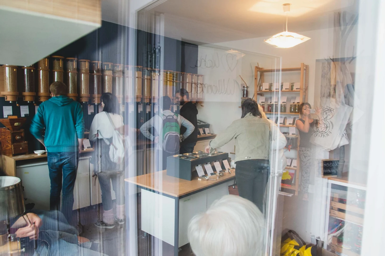 niklas-scholz-graphic-design-portfolio_frau lose_slider2