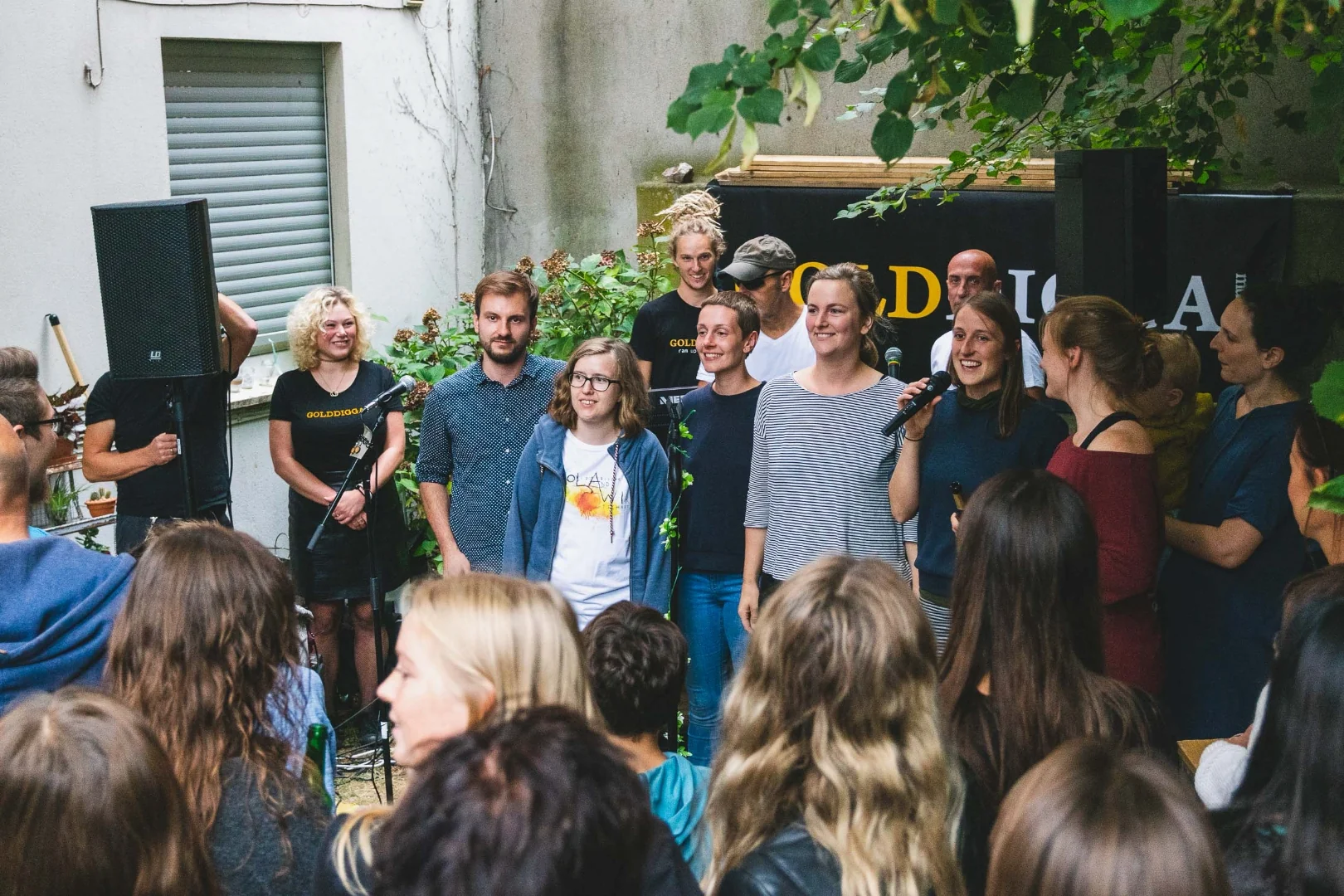 niklas-scholz-graphic-design-portfolio_frau lose_slider6