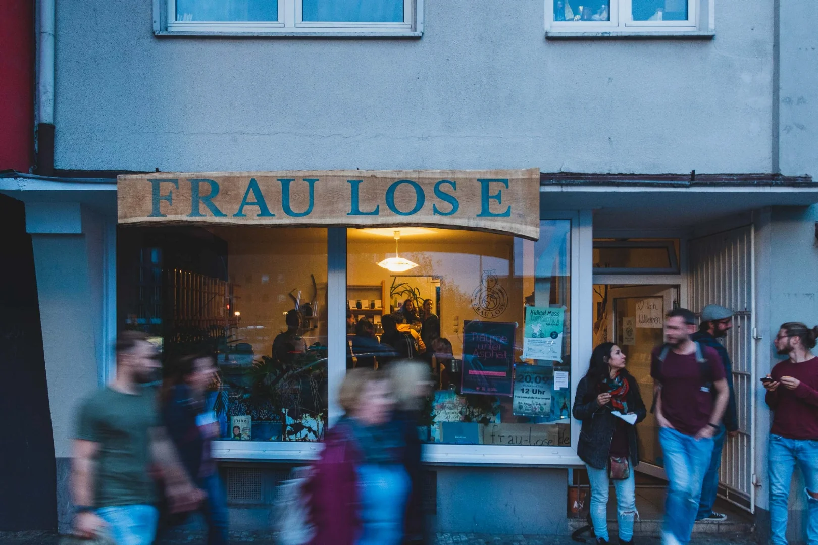 niklas-scholz-graphic-design-portfolio_frau lose_slider7