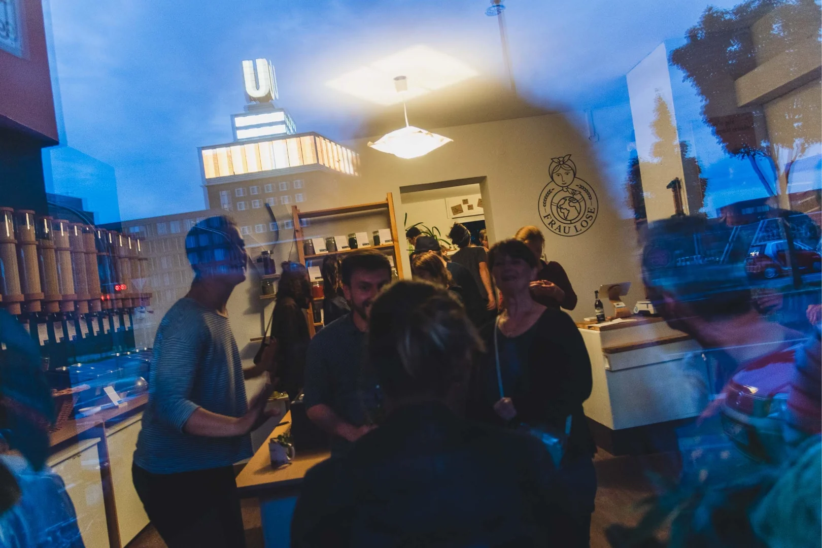 niklas-scholz-graphic-design-portfolio_frau lose_slider8